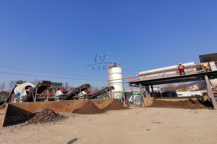 城市土壤污染修復(fù)現(xiàn)場(chǎng) 城市土壤污染修復(fù)現(xiàn)場(chǎng)